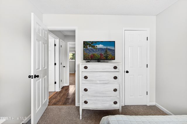 6021 E Red Oak Court, Jacksonville, NC 28546