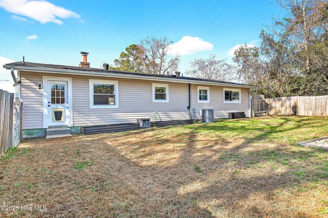 6021 E Red Oak Court, Jacksonville, NC 28546