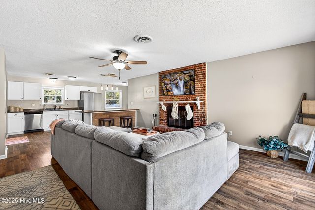 6021 E Red Oak Court, Jacksonville, NC 28546