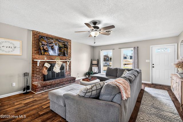 6021 E Red Oak Court, Jacksonville, NC 28546