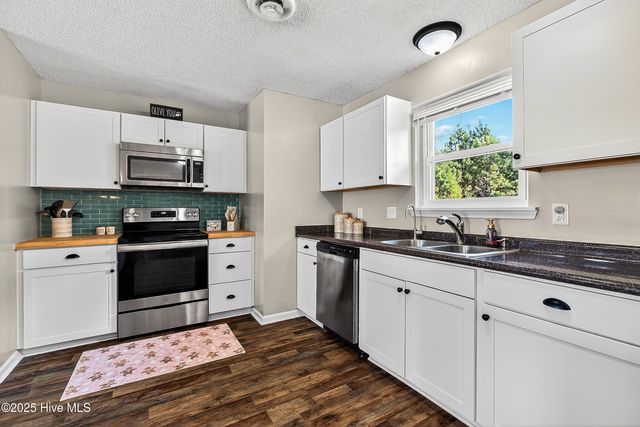 6021 E Red Oak Court, Jacksonville, NC 28546