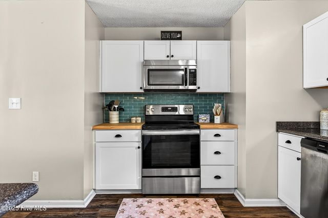 6021 E Red Oak Court, Jacksonville, NC 28546