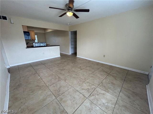 2828 Jackson ST J3, Fort Myers, FL 33901