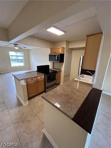2828 Jackson ST J3, Fort Myers, FL 33901