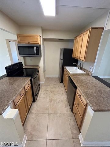 2828 Jackson ST J3, Fort Myers, FL 33901