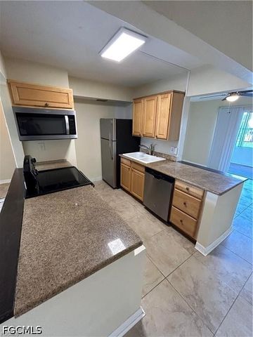 2828 Jackson ST J3, Fort Myers, FL 33901