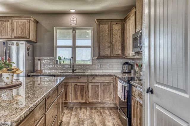 2455 County Road 289, East Bernard, TX 77435