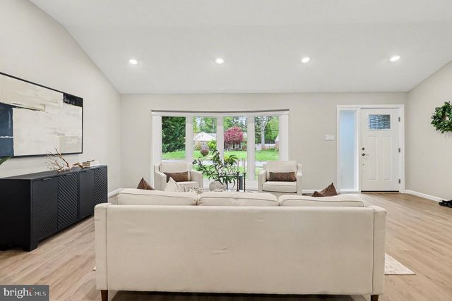 7804 LOUISE LN, Wyndmoor, PA 19038