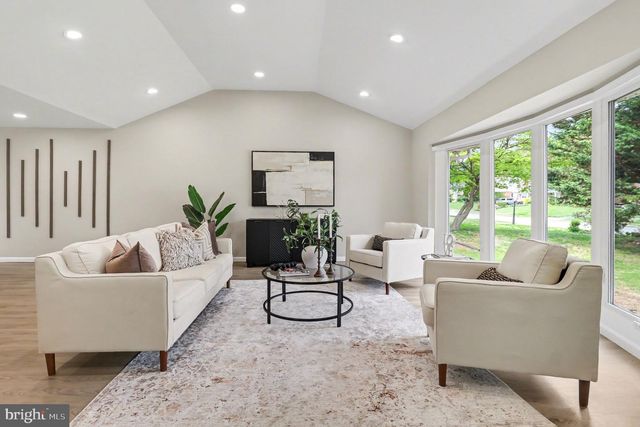 7804 LOUISE LN, Wyndmoor, PA 19038