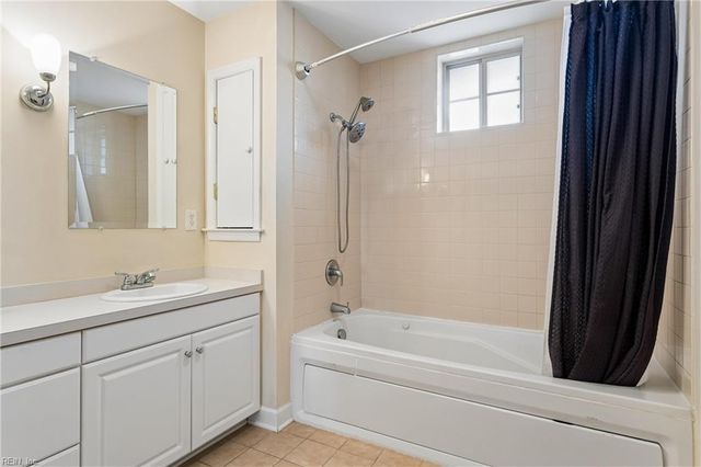 230 Nat Turner Blvd S Apt 3013, Newport News, VA 23606