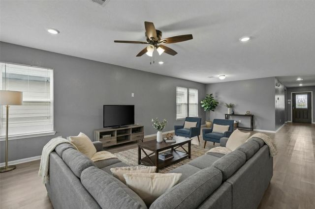 2611 Hawthorn Mill Lane, Houston, TX 77038