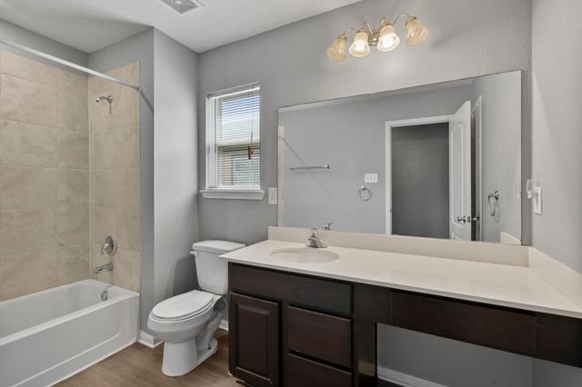 2611 Hawthorn Mill Lane, Houston, TX 77038
