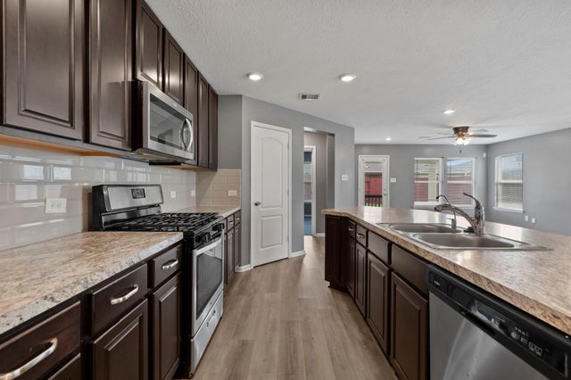 2611 Hawthorn Mill Lane, Houston, TX 77038