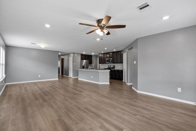 2611 Hawthorn Mill Lane, Houston, TX 77038