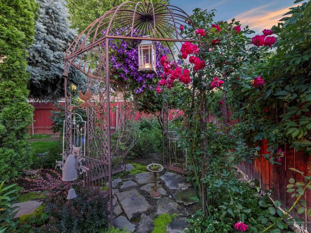 911 S Pelican Way, Meridian, ID 83642