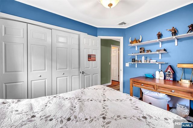 22 Chestnut, Bloomingdale, NJ 07403