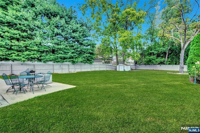 22 Chestnut, Bloomingdale, NJ 07403