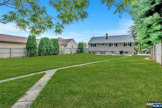 22 Chestnut, Bloomingdale, NJ 07403