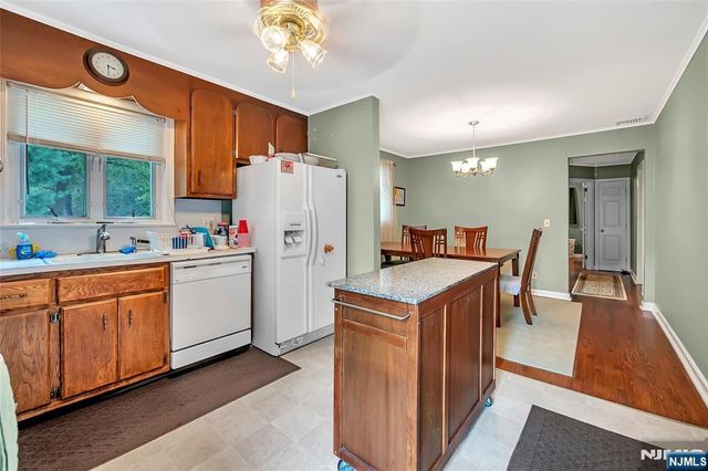 22 Chestnut, Bloomingdale, NJ 07403