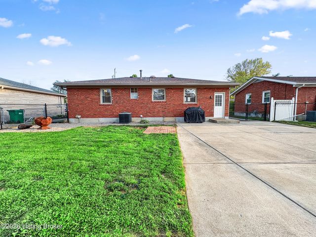2005 White Oak Ln, Louisville, KY 40216