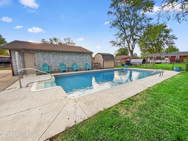 2005 White Oak Ln, Louisville, KY 40216