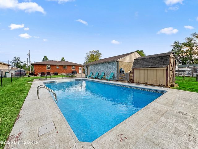 2005 White Oak Ln, Louisville, KY 40216