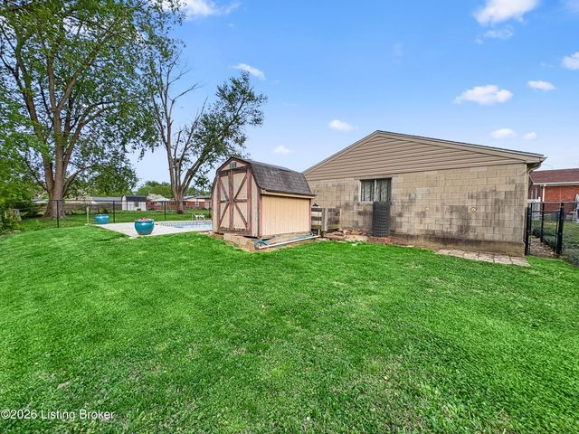 2005 White Oak Ln, Louisville, KY 40216