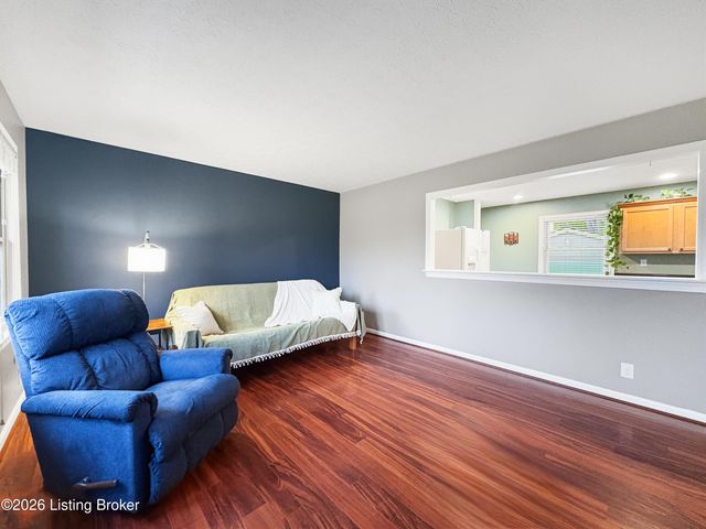 2005 White Oak Ln, Louisville, KY 40216