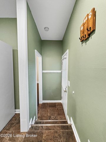 2005 White Oak Ln, Louisville, KY 40216