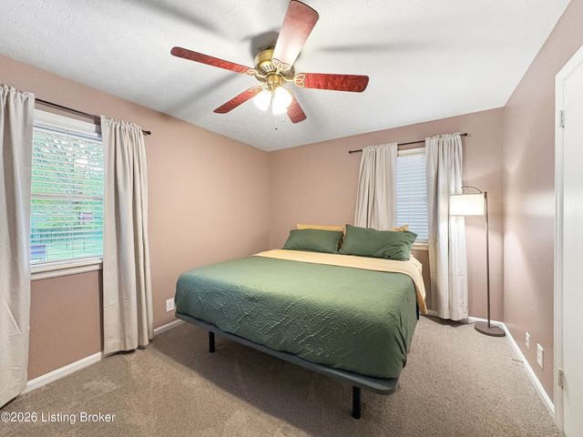 2005 White Oak Ln, Louisville, KY 40216