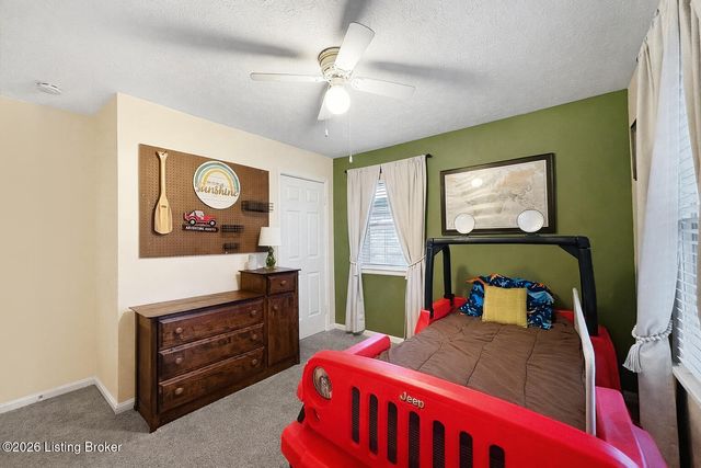 2005 White Oak Ln, Louisville, KY 40216