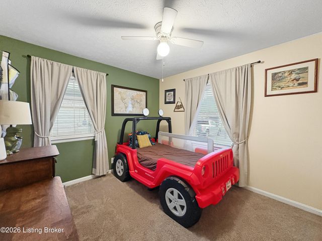 2005 White Oak Ln, Louisville, KY 40216