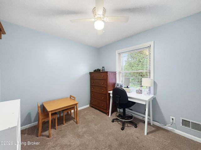 2005 White Oak Ln, Louisville, KY 40216