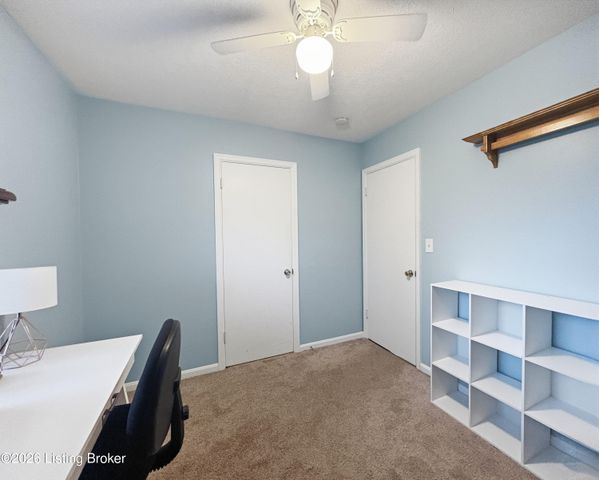 2005 White Oak Ln, Louisville, KY 40216