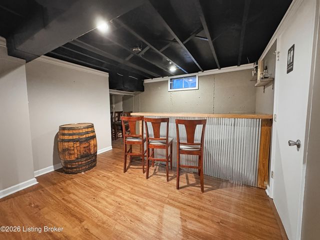2005 White Oak Ln, Louisville, KY 40216