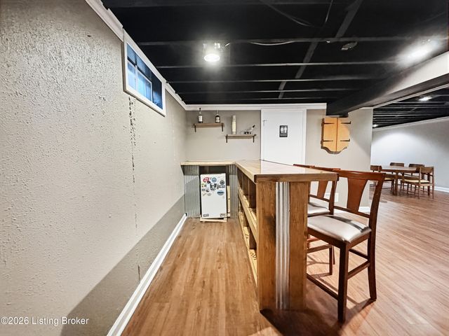 2005 White Oak Ln, Louisville, KY 40216