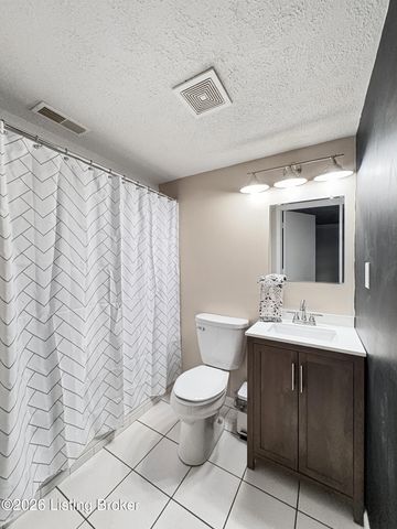 2005 White Oak Ln, Louisville, KY 40216