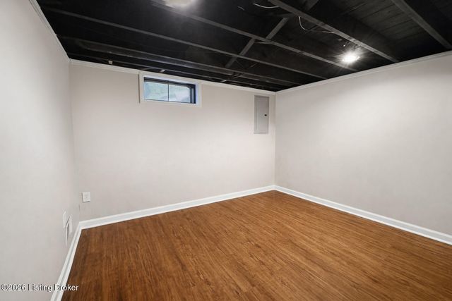 2005 White Oak Ln, Louisville, KY 40216