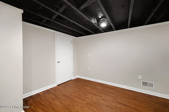 2005 White Oak Ln, Louisville, KY 40216