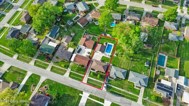 2005 White Oak Ln, Louisville, KY 40216