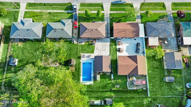 2005 White Oak Ln, Louisville, KY 40216