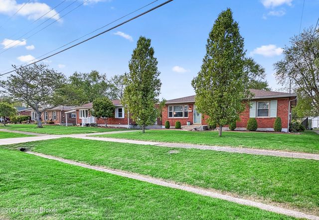 2005 White Oak Ln, Louisville, KY 40216