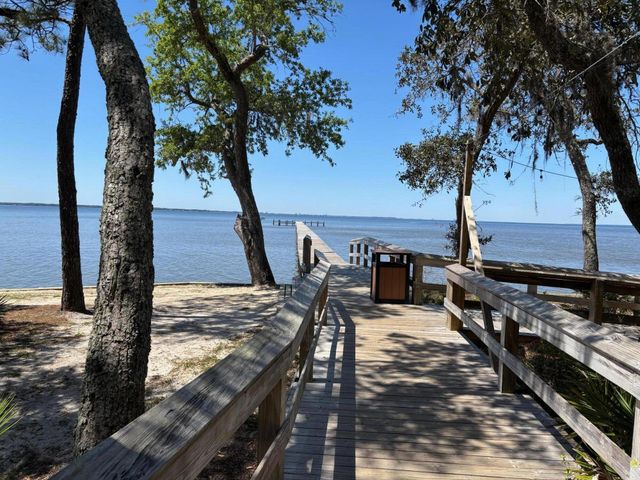 289 Whitman Way, Freeport, FL 32439