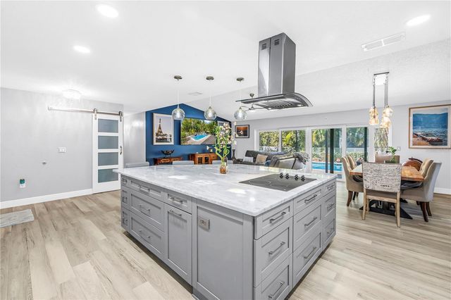 6821 N CIRCLE CREEK DR, Pinellas Park, FL 33781