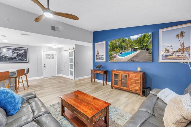 6821 N CIRCLE CREEK DR, Pinellas Park, FL 33781