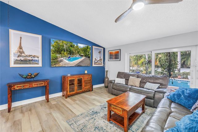 6821 N CIRCLE CREEK DR, Pinellas Park, FL 33781