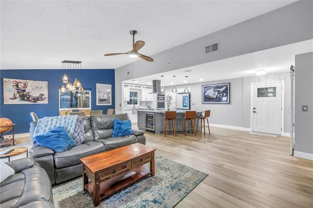 6821 N CIRCLE CREEK DR, Pinellas Park, FL 33781