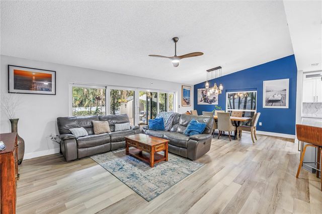 6821 N CIRCLE CREEK DR, Pinellas Park, FL 33781