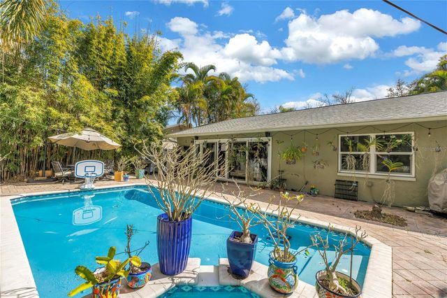 6821 N CIRCLE CREEK DR, Pinellas Park, FL 33781