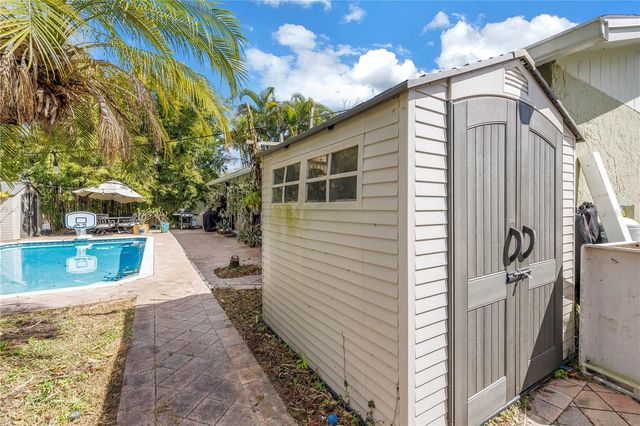 6821 N CIRCLE CREEK DR, Pinellas Park, FL 33781